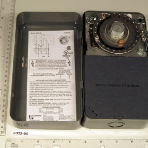 120v 24 Hour Electromechanical Time Control W/Nema 1 Enclosure Up To 12 On/Off P